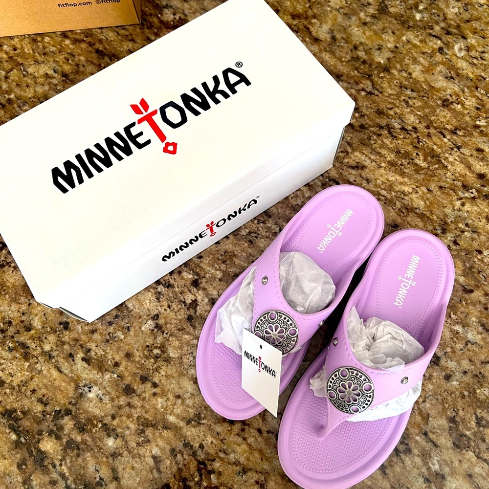 💜 Minnetonka summer sandals 💜